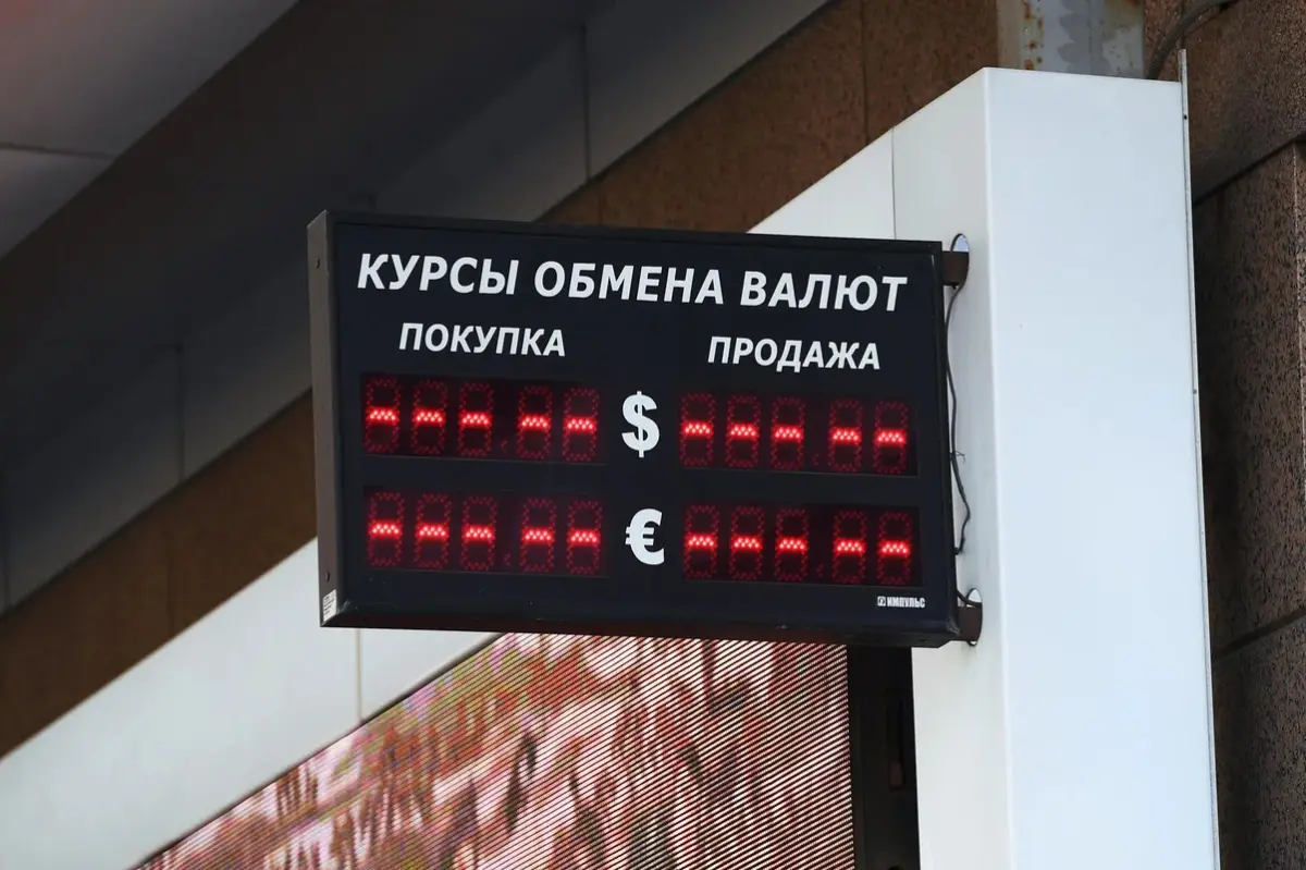 Аналитики прогнозируют рост доллара к тенге до конца года, но не до 1000