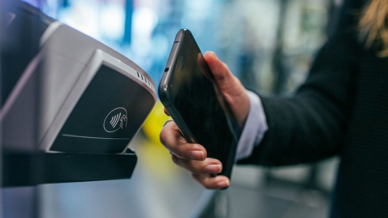 Четыре казахстанских банка уже работают в общей системе мгновенных платежей