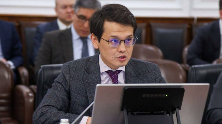 Багдат Мусин предложил учить «айтишников» еще и нефтяным профессиям