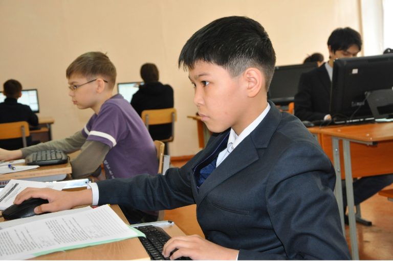 В ИТ-школах Казахстана обучаются более 55 тысяч школьников