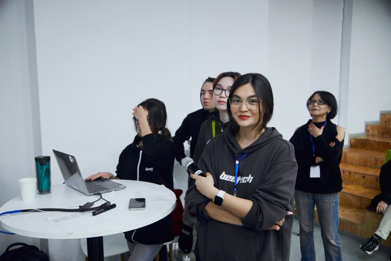 Как питчились участники Digithon 2022 от Beeline?