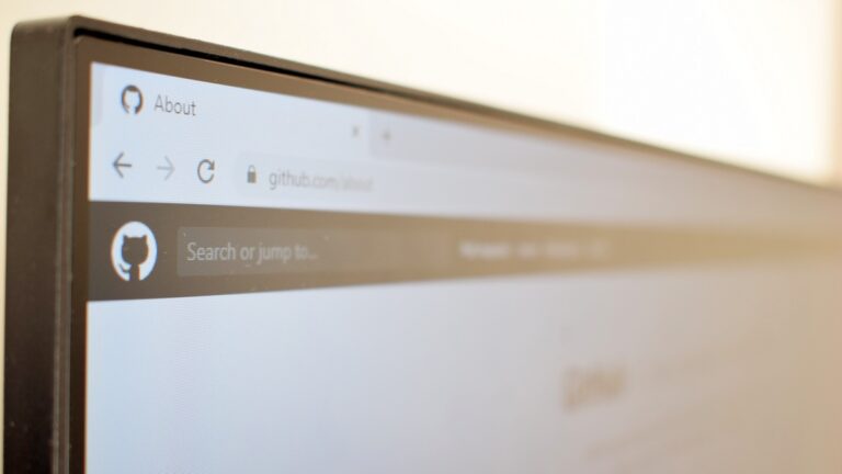 GitHub уволит 10% сотрудников, но сделает это «с глубоким уважением»