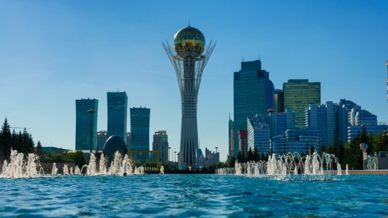 Казахстан пригласил 401 компанию переехать из России — 67 из них согласились