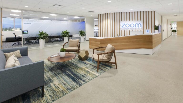 Снова массовые сокращения на ИТ-рынке США: Zoom уволит до 15% штата