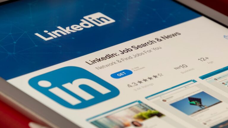 В LinkedIn появился искусственный интеллект, который будет помогать создавать вакансии и резюме