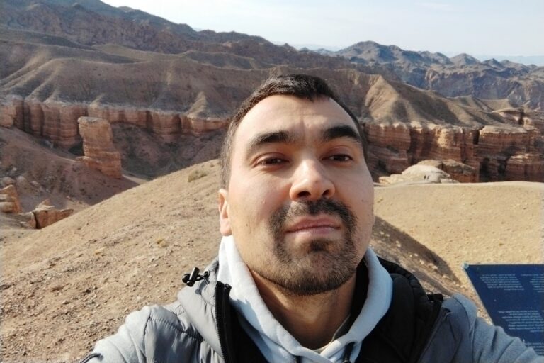 Из Казани в Казахстан. Уже объехал всю страну и прошел акселерацию в Караганде