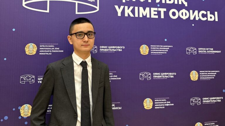 Школьнику из Астаны 16 лет, а он уже делает второй стартап