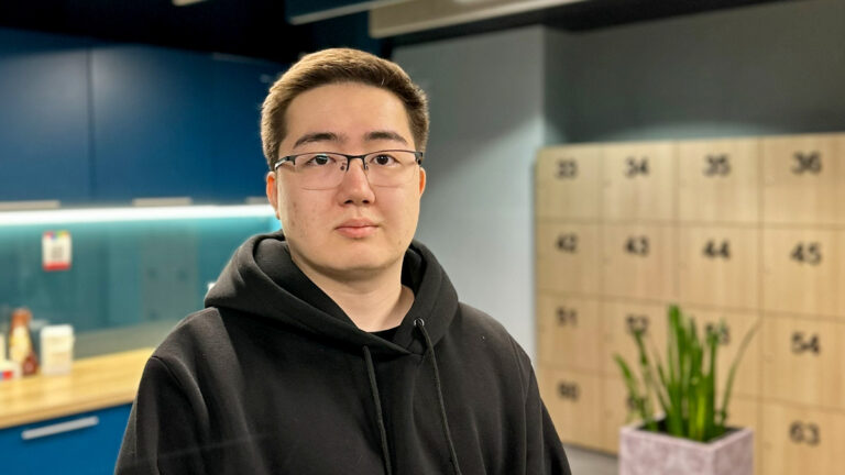 Получил два высших образования, но ушел стажером в ИТ