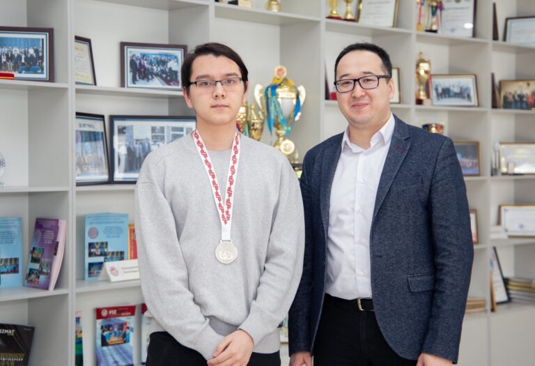 Школьник из Алматы стал лучшим программистом в Азии и Тихоокеанском регионе