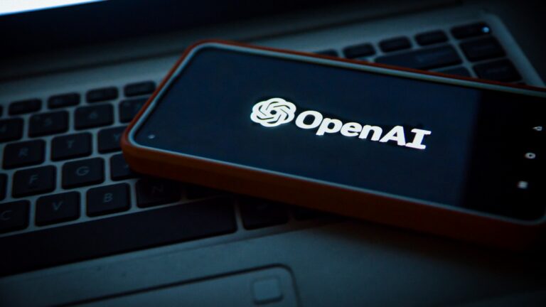 OpenAI опубликовала официальную версию ChatGPT для iOS