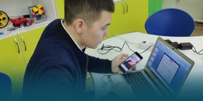 Школьник из Семея разработал приложение для медработников