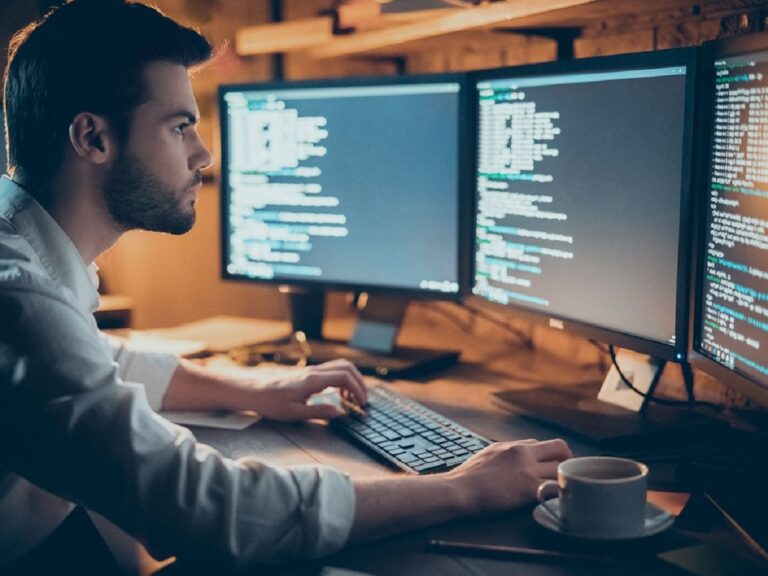 До $9 тыс. для DevOps Engineer. Названы топ-5 самых высокооплачиваемых вакансий в Казахстане в мае 2023 года