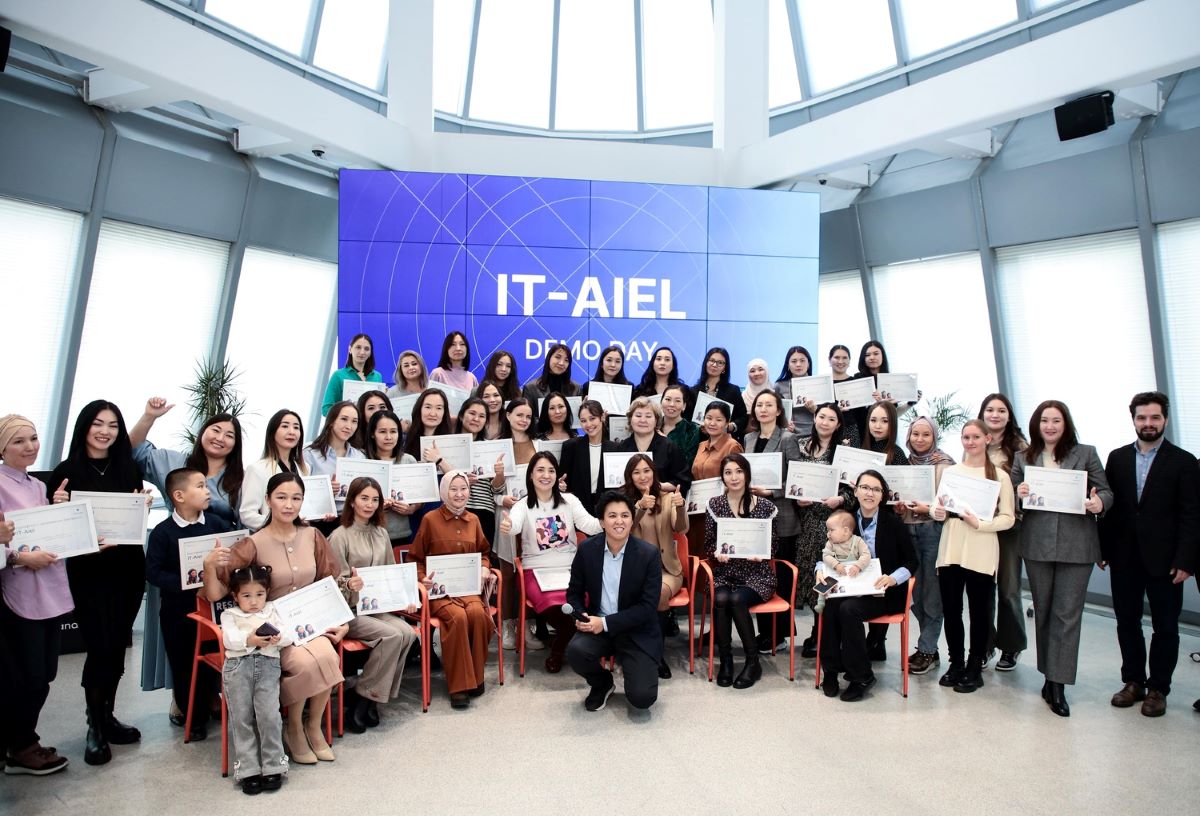 Первые выпускницы программы IT-Aiel получили сертификаты