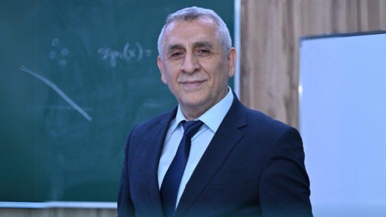Профессор из Турции приехал читать лекции об ИИ в Актобе