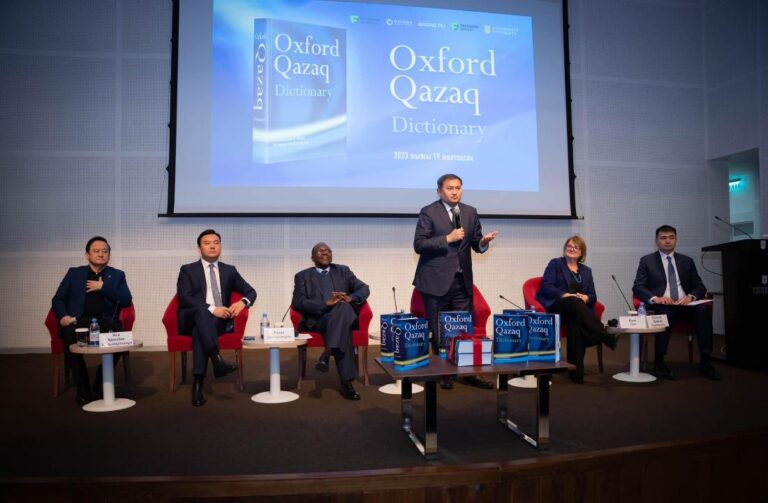 Напечатан казахско-английский словарь издательства Oxford на 60 тысяч слов