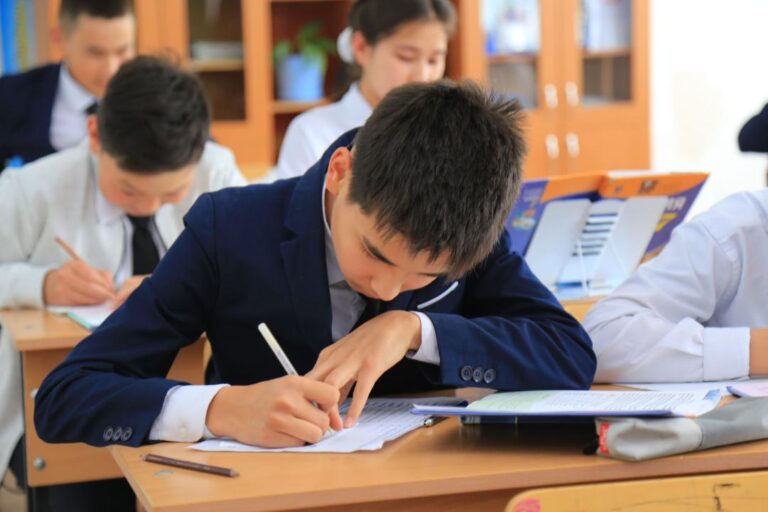 Казахстанцы могут бесплатно собрать детей в школу: что для этого нужно сделать