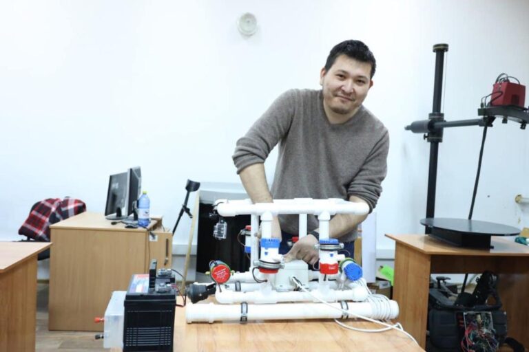 Казахстанский ученый из сантехнических труб и платформы Arduino собрал робота для подводных исследований