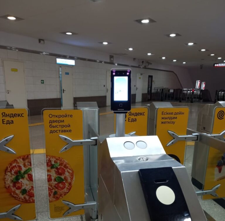 В метро Алматы появилась оплата проезда по биометрии