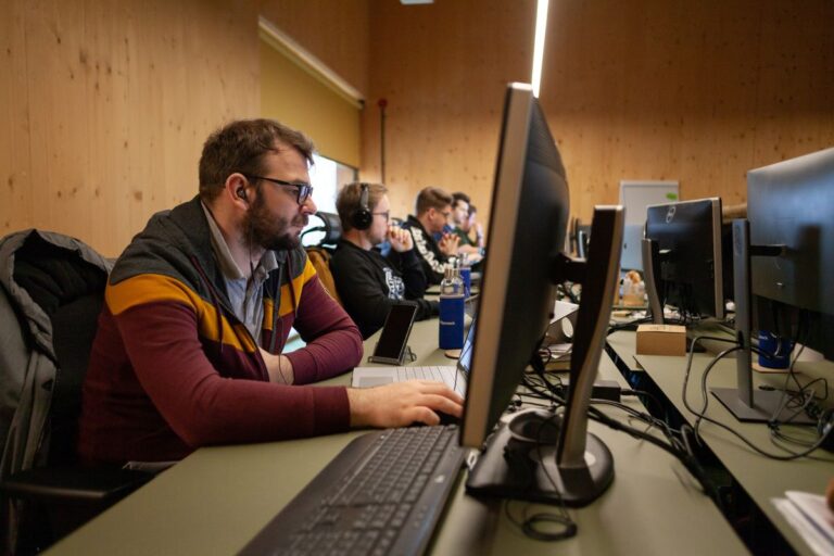 В Казахстане определили топ и антитоп компаний для работы в ИТ