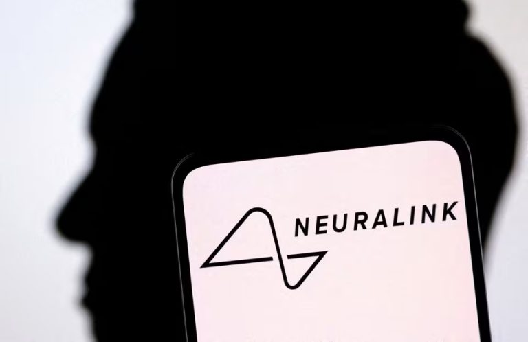 Первый пациент с чипом от Neuralink может управлять «мышкой» с помощью мыслей