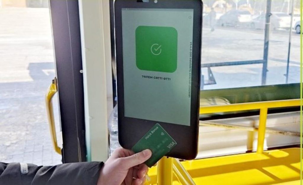 Оплатить проезд в Астане можно банковской картой или смартфоном с NFC