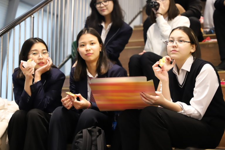 Программа Tech Girls начинает прием заявок в Казахстане