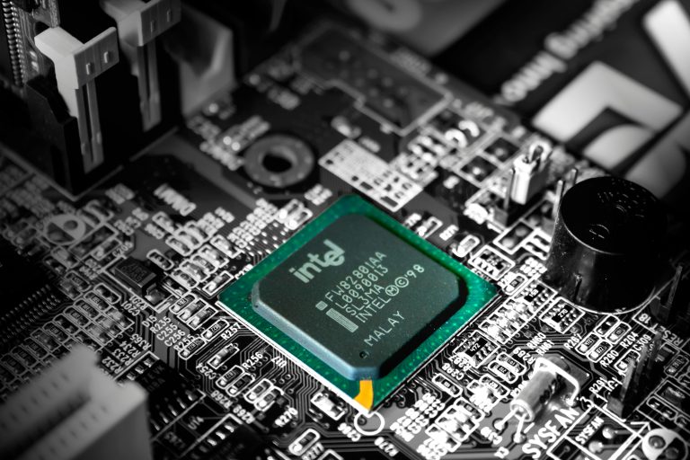 Microsoft и Intel заключили сделку по производству чипов