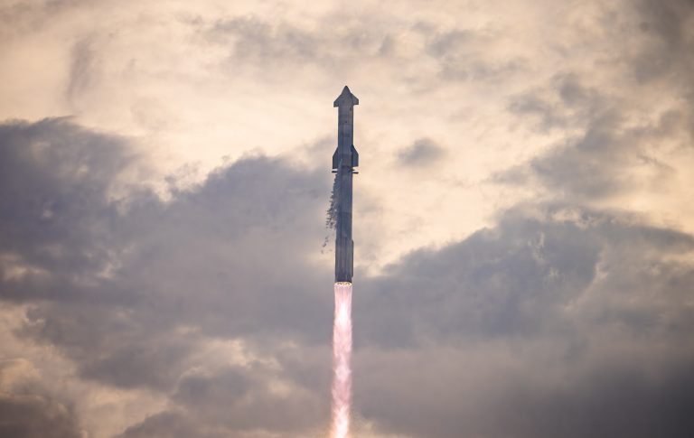 Starship во время испытания потерял связь со спутником