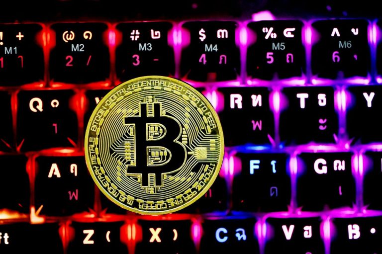 Как процедура халвинга влияет на стоимость биткоина?