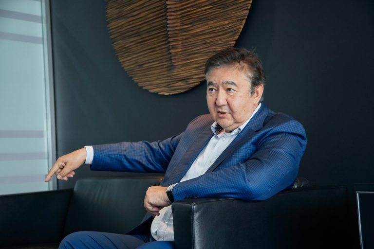 Алмас Чукин о войне, нефти и тенге