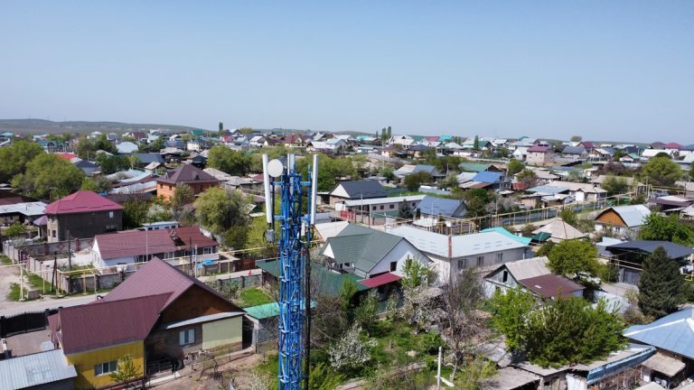Beeline построит более 60 базовых станций в Казахстане