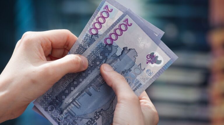 Наличка в Казахстане снова в тренде?
