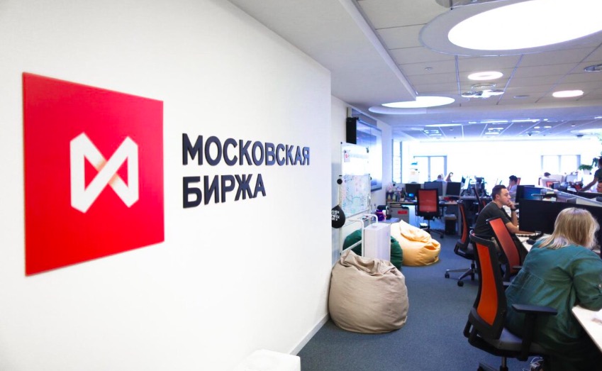 Мосбиржа прекратила торговать долларом и евро. Как это отразится на Казахстане — изображение 1