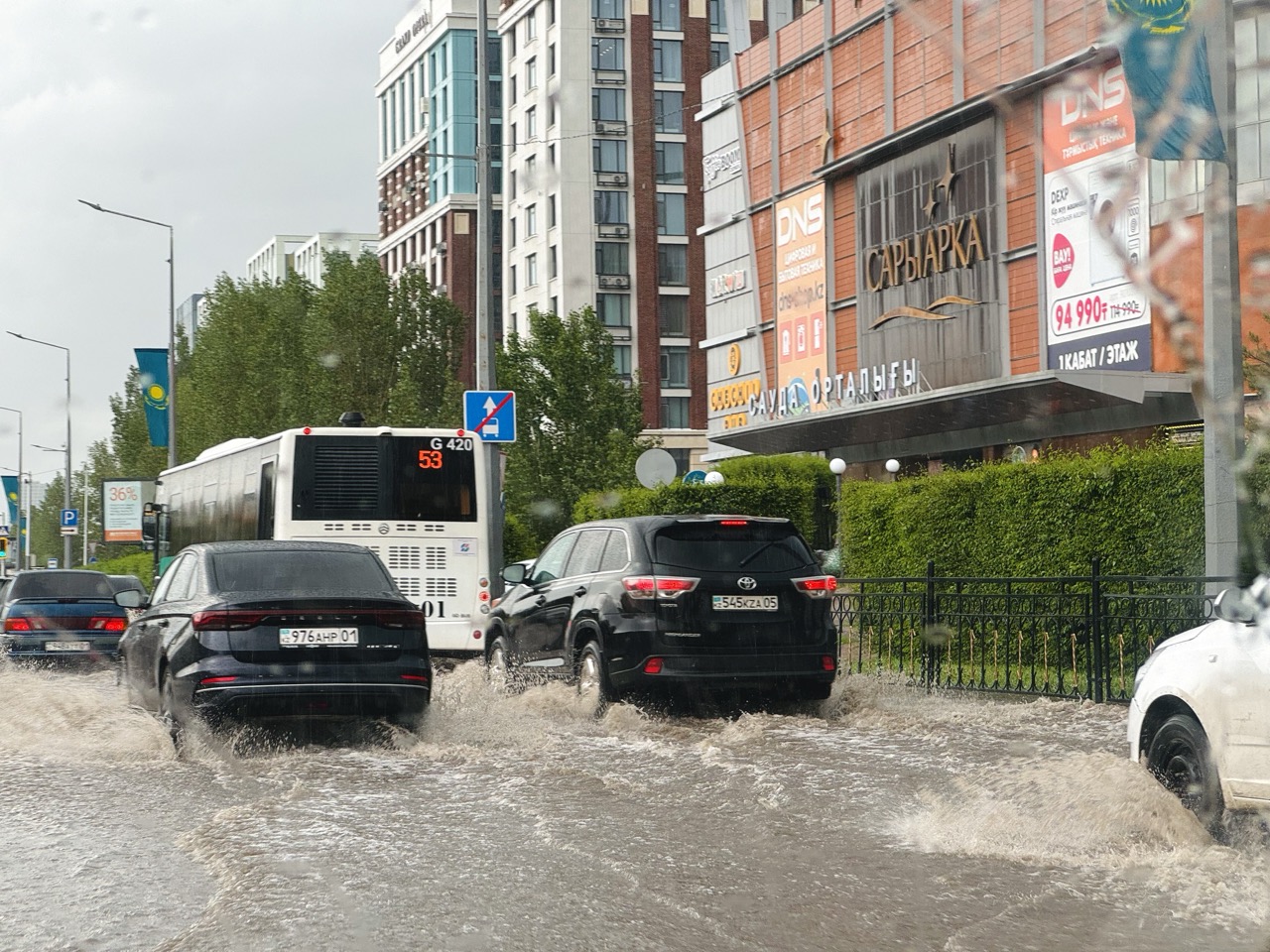 Эксперимент под ливнем и градом. Примеряем день из жизни курьера Яндекса в Астане — изображение 6