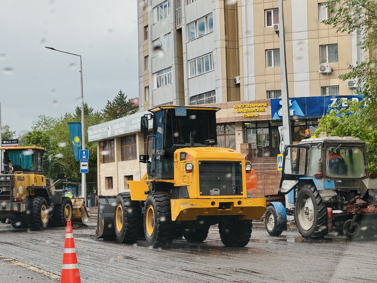 Эксперимент под ливнем и градом. Примеряем день из жизни курьера Яндекса в Астане — изображение 9