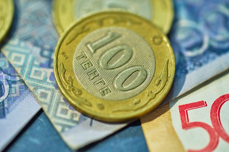 Тенге начал выздоравливать. Сколько стоит доллар в обменниках 11 июля