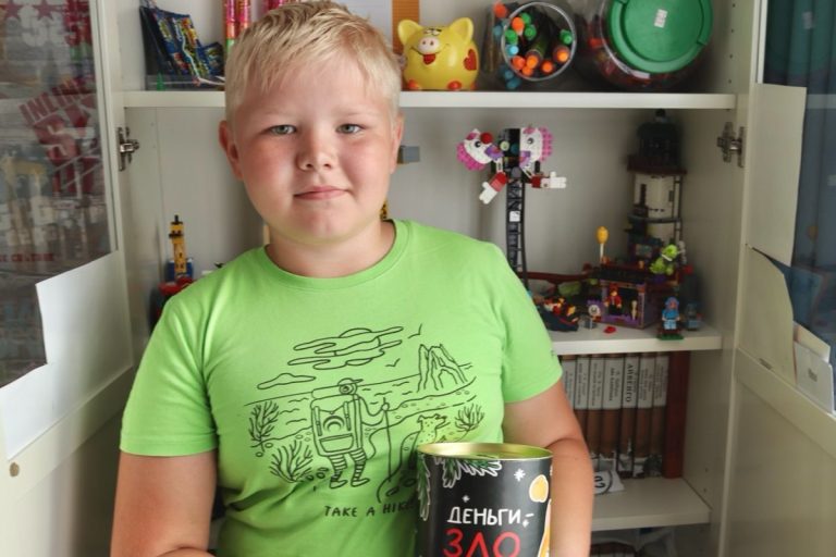 Сыну программиста из Казахстана всего 9 лет, но он уже начал бизнес и хочет построить свой магазин