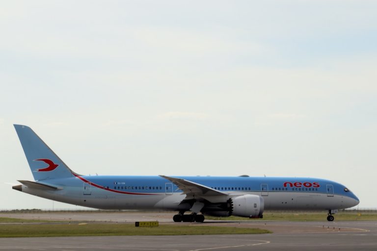Сколько стоит полет в Милан на Boeing 787 Dreamliner для казахстанцев