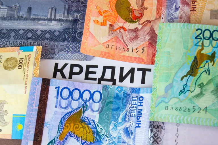 Бизнесмены и обычные казахстанцы все чаще оформляют кредиты 