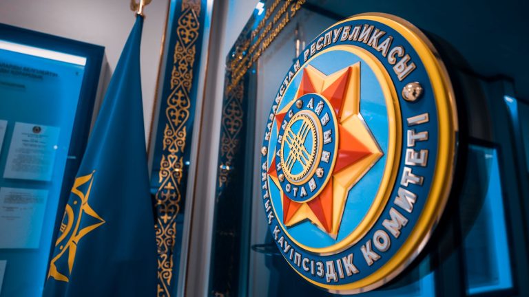 Расширены полномочия КНБ при работе с мобильными операторами