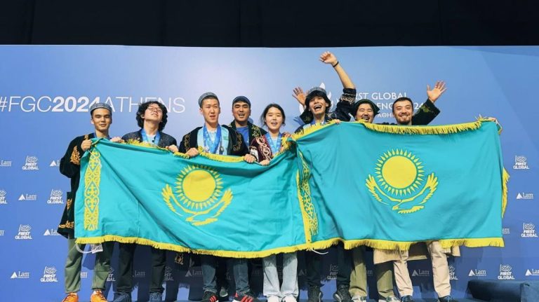 Казахстанские школьники победили на чемпионате мира по робототехнике