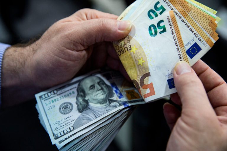 Курс доллара, евро и рубля в обменниках Астаны и Алматы сегодня