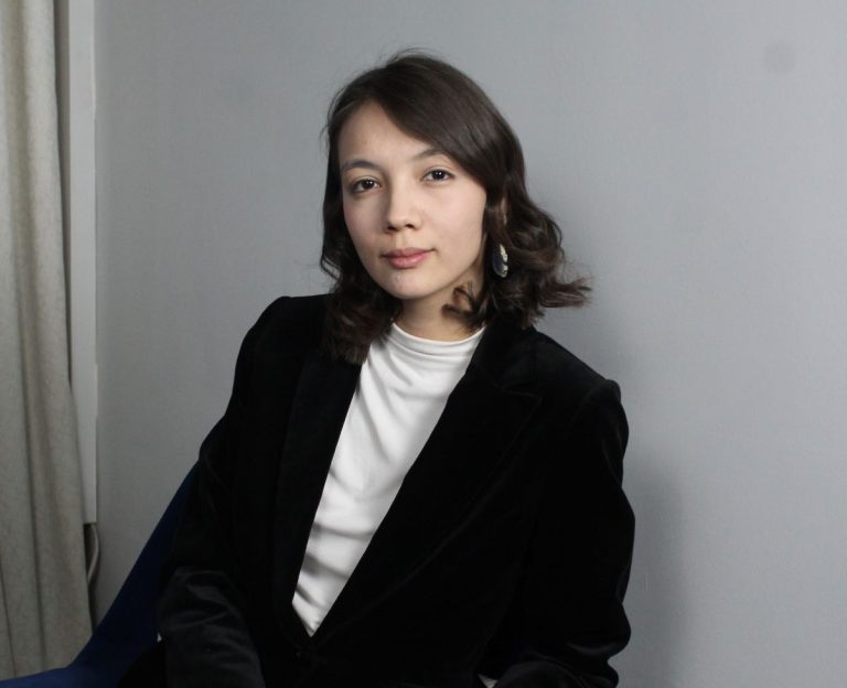 Училась на преподавателя японского, но ушла в ИТ и устроилась в банк