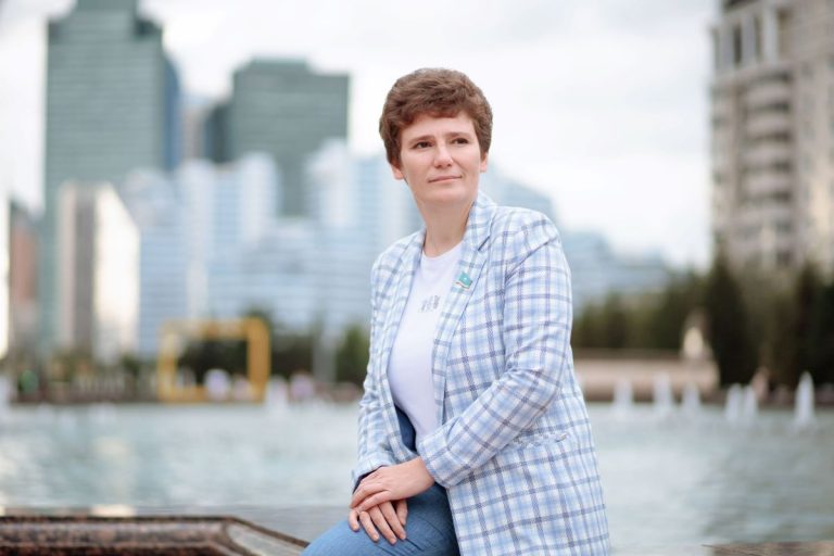 Сегодня наша собеседница – депутат Мажилиса Парламента Казахстана. При ее активном участии и инициативе приняты ряд законов, связанных с цифровизацией экономики и государственных услуг.