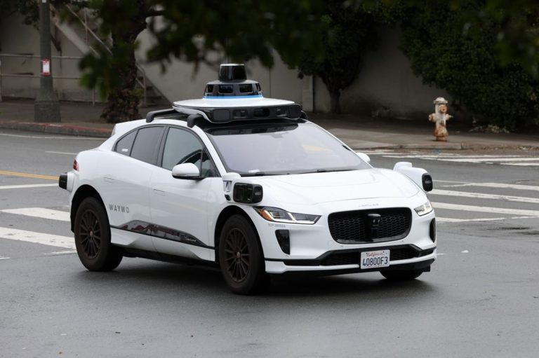 Waymo планирует расширять парк роботакси в США
