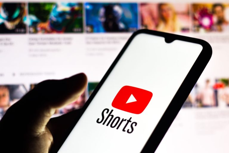 Видео на YouTube можно будет дублировать голосом ИИ на десятки языков
