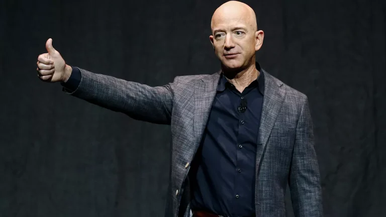 Глава Amazon заявил, что ИИ не отнимает работу у людей. Но его компания уже сократила 30 тысяч сотрудников