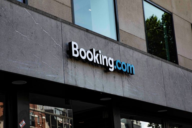 Booking планирует сокращение штата