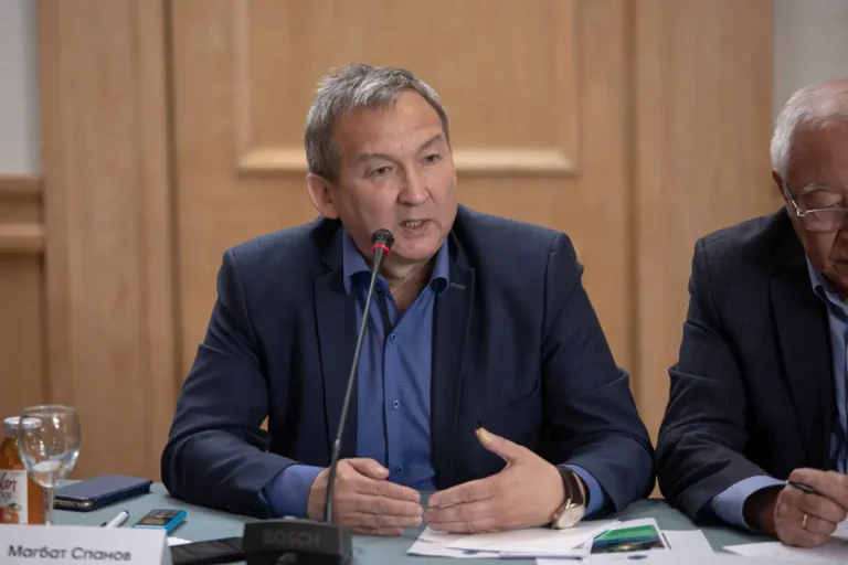 Профессор назвал реальный курс тенге к доллару до конца 2025 года