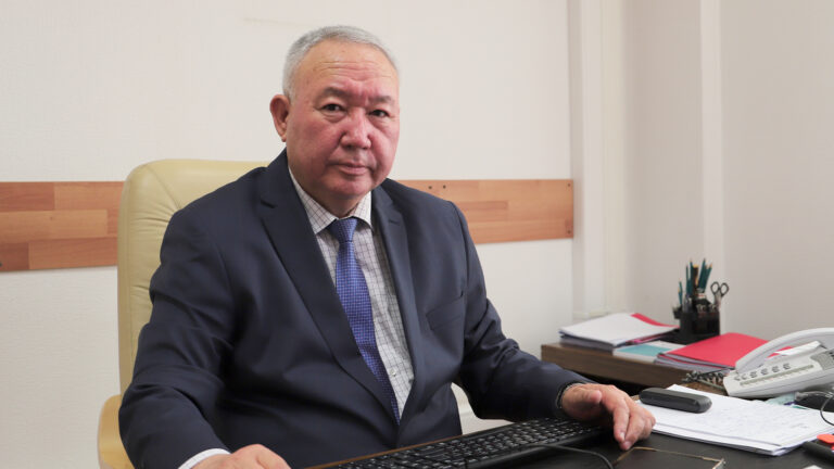 Государство не может увеличить пособия по уходу за ребенком. И вот почему